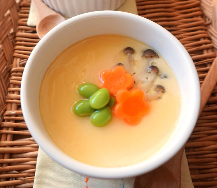 フライパンで手軽に！きのこと枝豆のココット茶碗蒸し